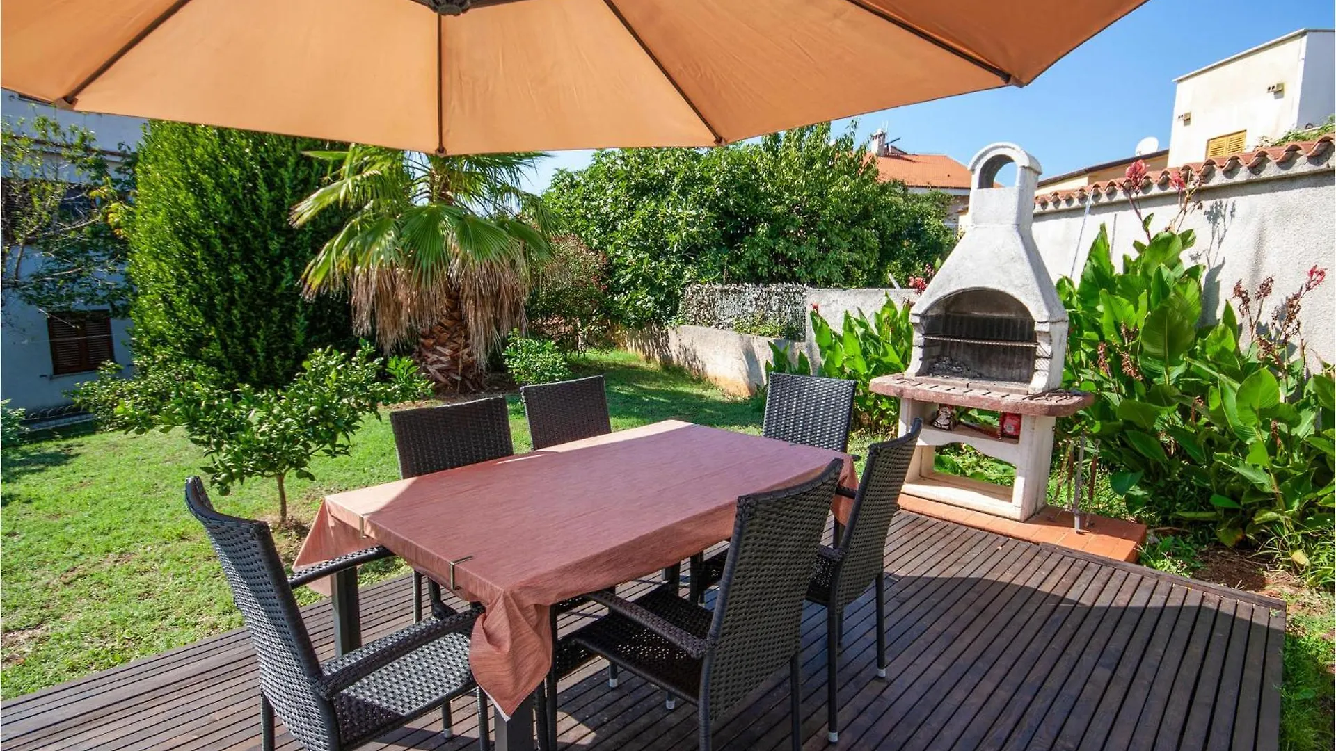 Awesome Apartment In Medulin With Kitchen